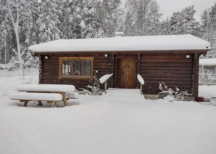 Charmig Stuga Mitt I Naturen!